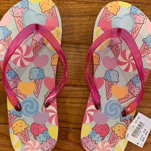 Girls size 13 flip flops - Picture 2 of 3